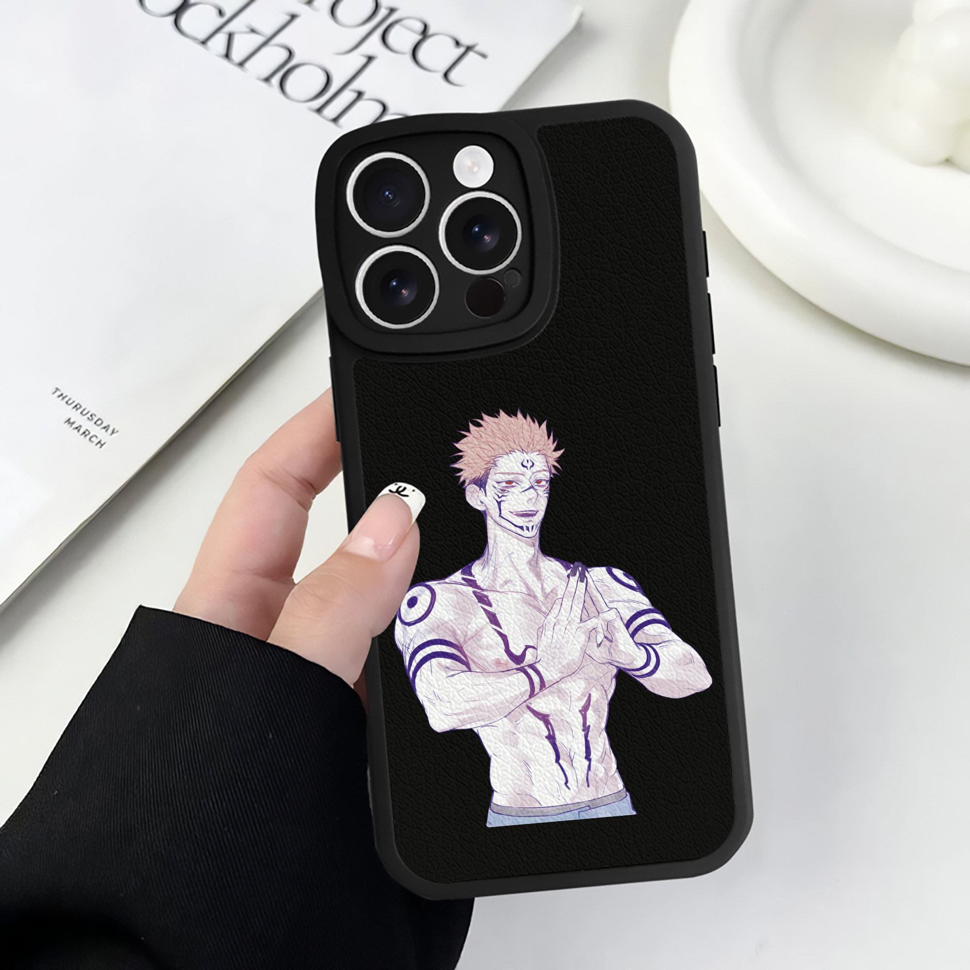（画像用） 呪術廻戦 Jujutsu Kaisen 【iPhone 16シリーズ対応】シリコンスマホケース（レザー調） 材質：シリコン